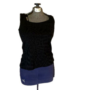 Medium White House Black Market black textured stretchy tank top 🇨🇦